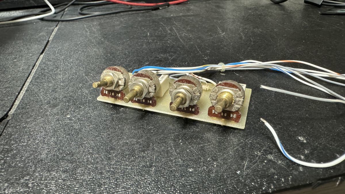 UREI 1620 EQ ノブ/動作未確認現状品/ 翌日迄の決済 受け取り迅速 厳守 