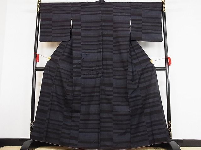 平和屋-こころ店■結城紬　100亀甲　横段文　着丈162cm　裄丈68cm　正絹　逸品　A-ck6790