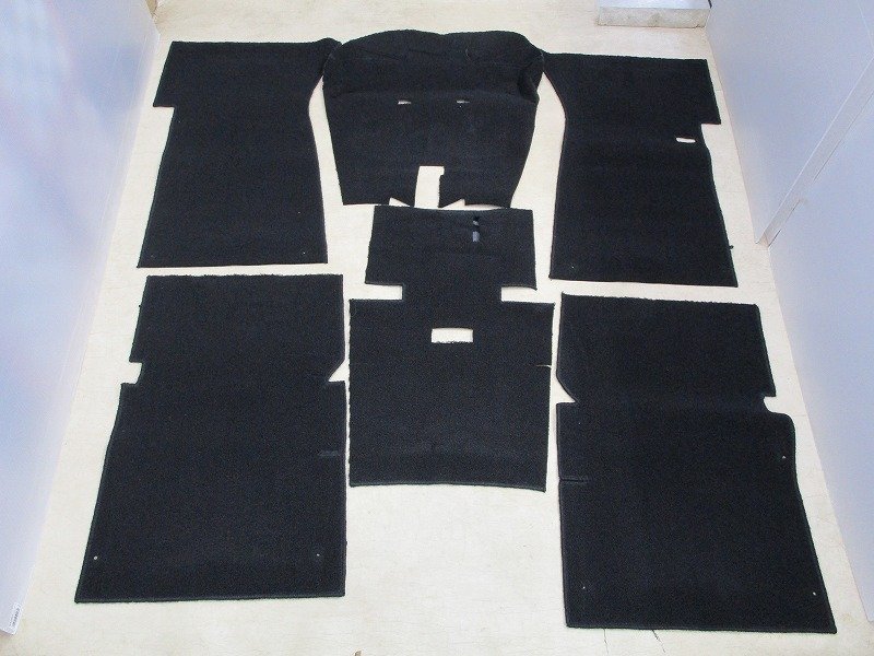 未使用品★内田モーターワークスV50製ハコスカGC10前期フロアマット(インナーフェルト&ダルマフックピン付)★スカイライン4ドア★H-00072