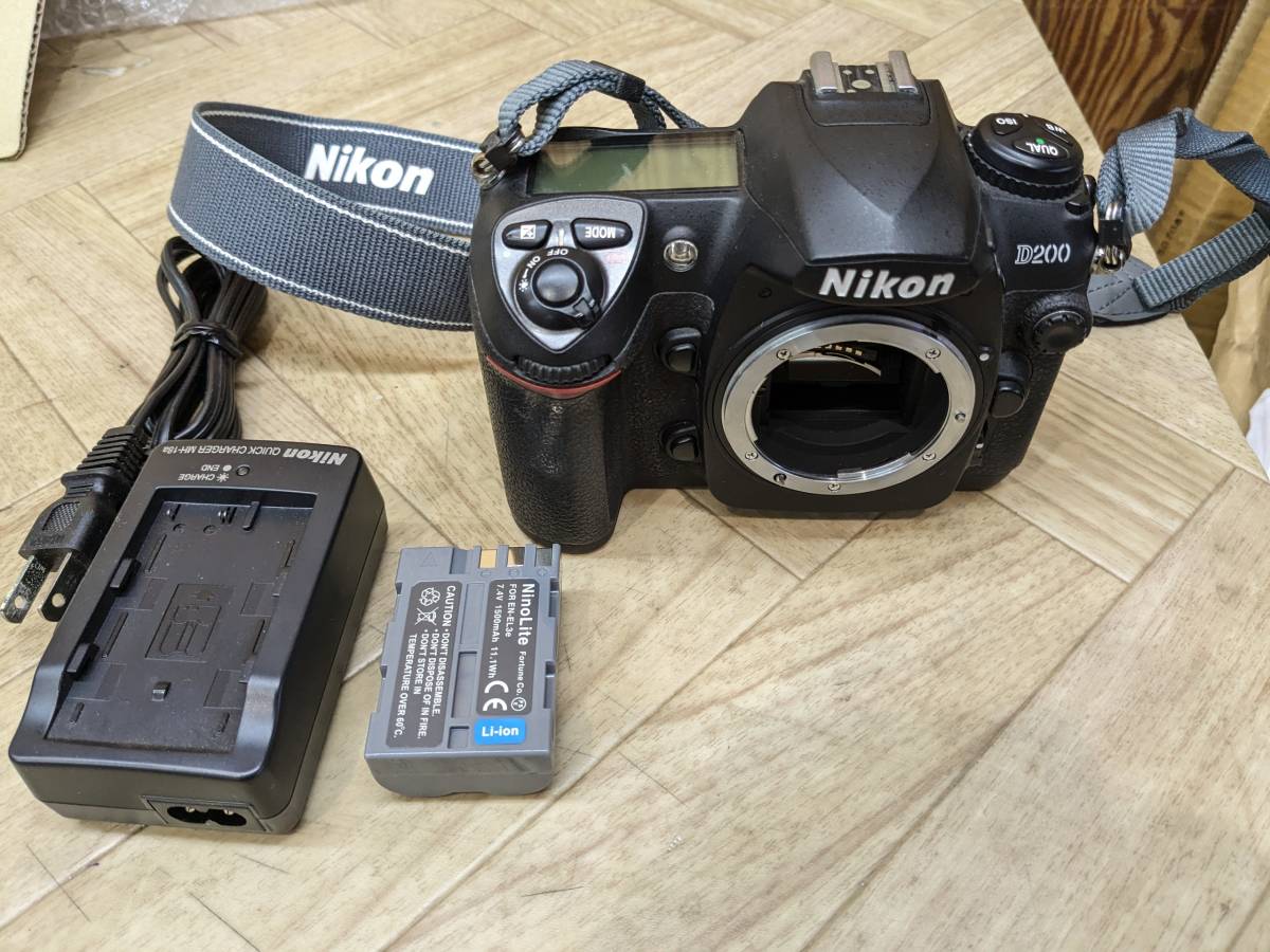 美品 Nikon D200 ボディ ニコン 元箱 #8830 ニコン D200ボディ 中古