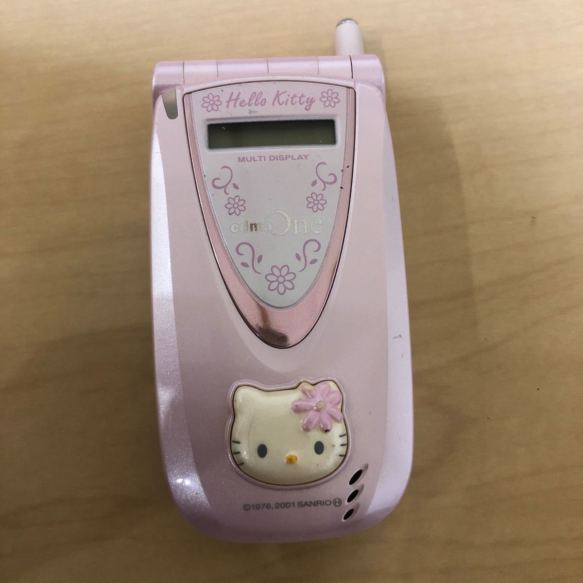 ハローキティ サンリオ ガラケー ピンク 折り畳み携帯 携帯電話 au 
