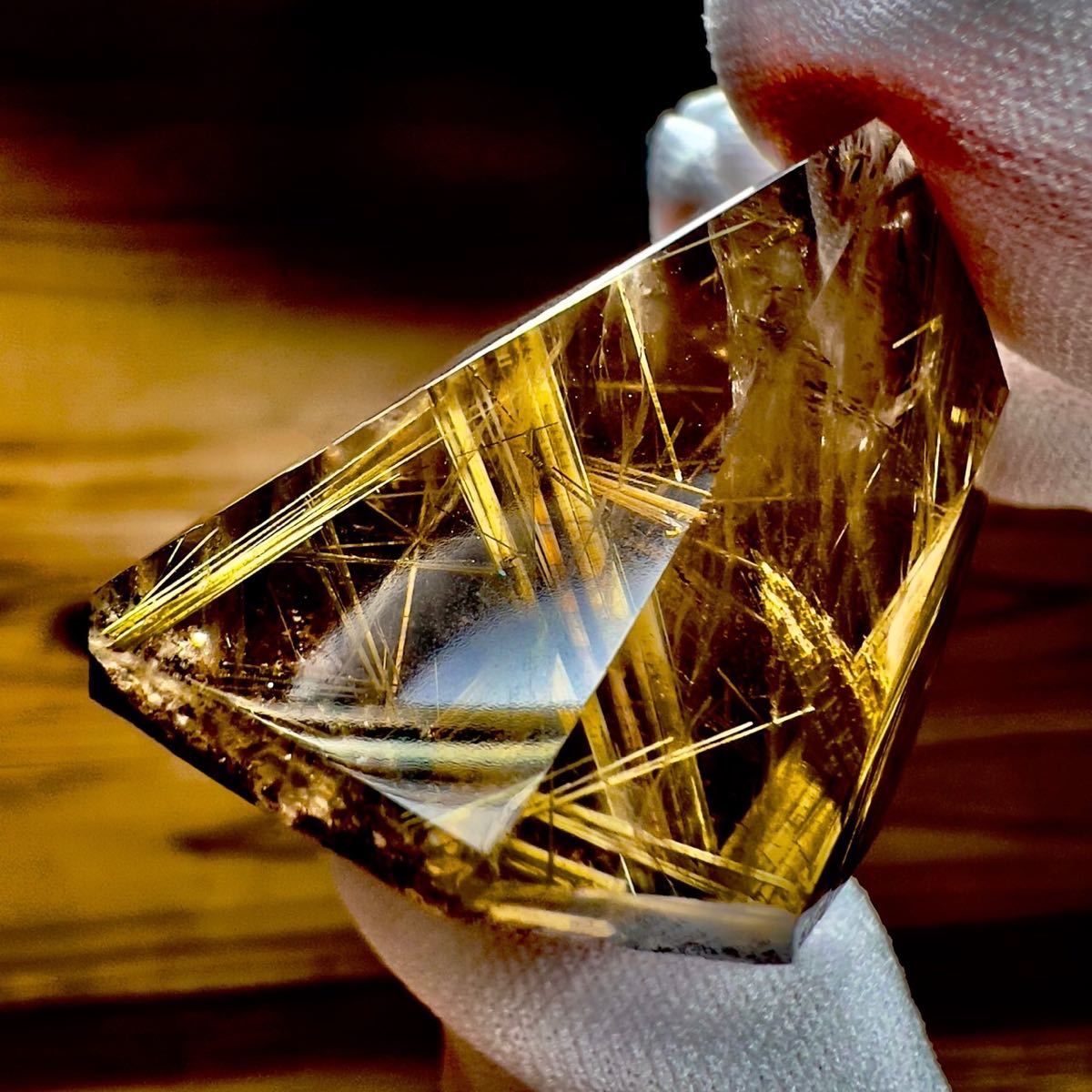 ヒマラヤ水晶】ゴールドルチルクォーツ ルチル 金紅石 水晶 クォーツ 