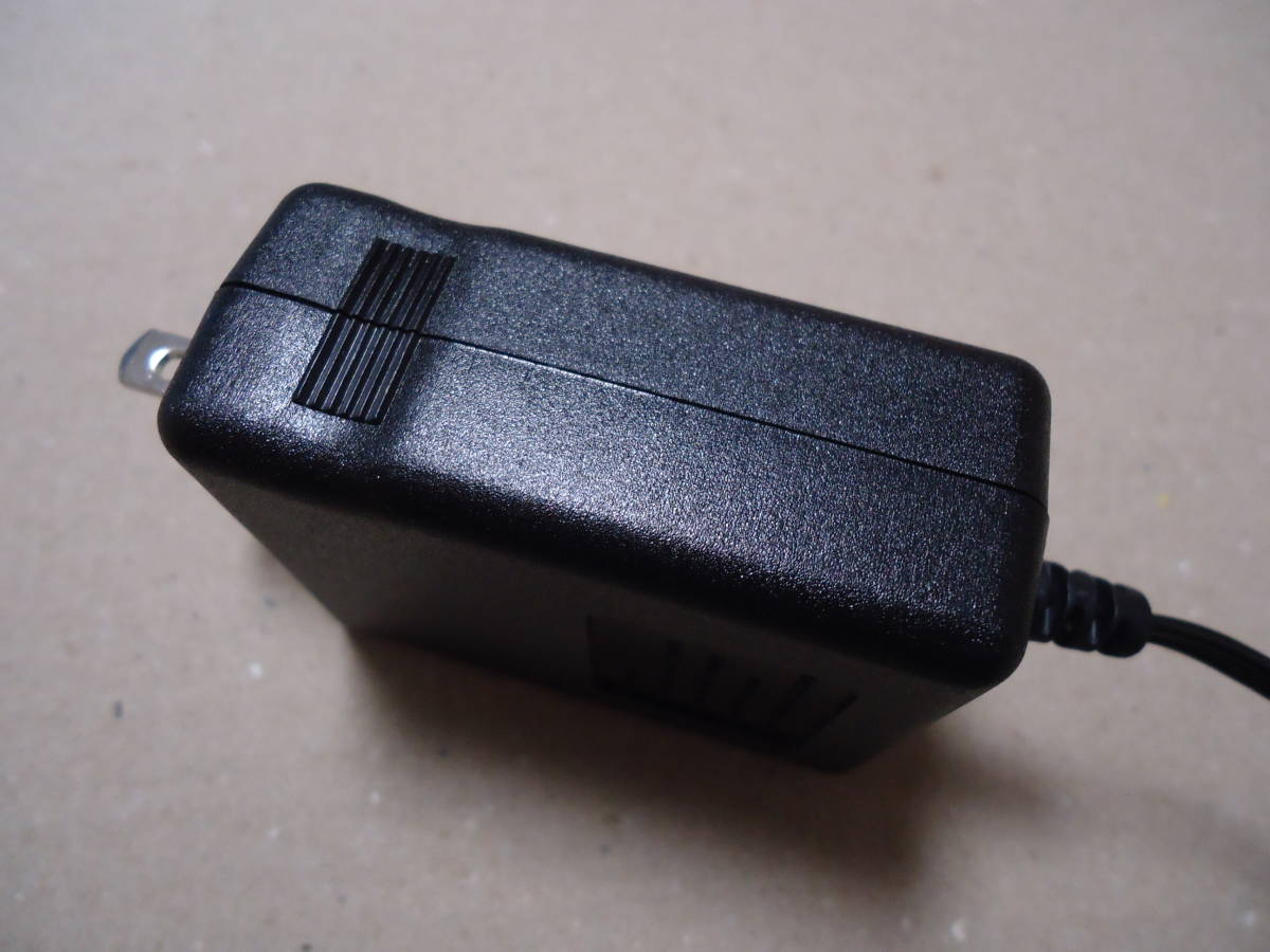 UNIFIVE US318-12 DC12V1.5A_5