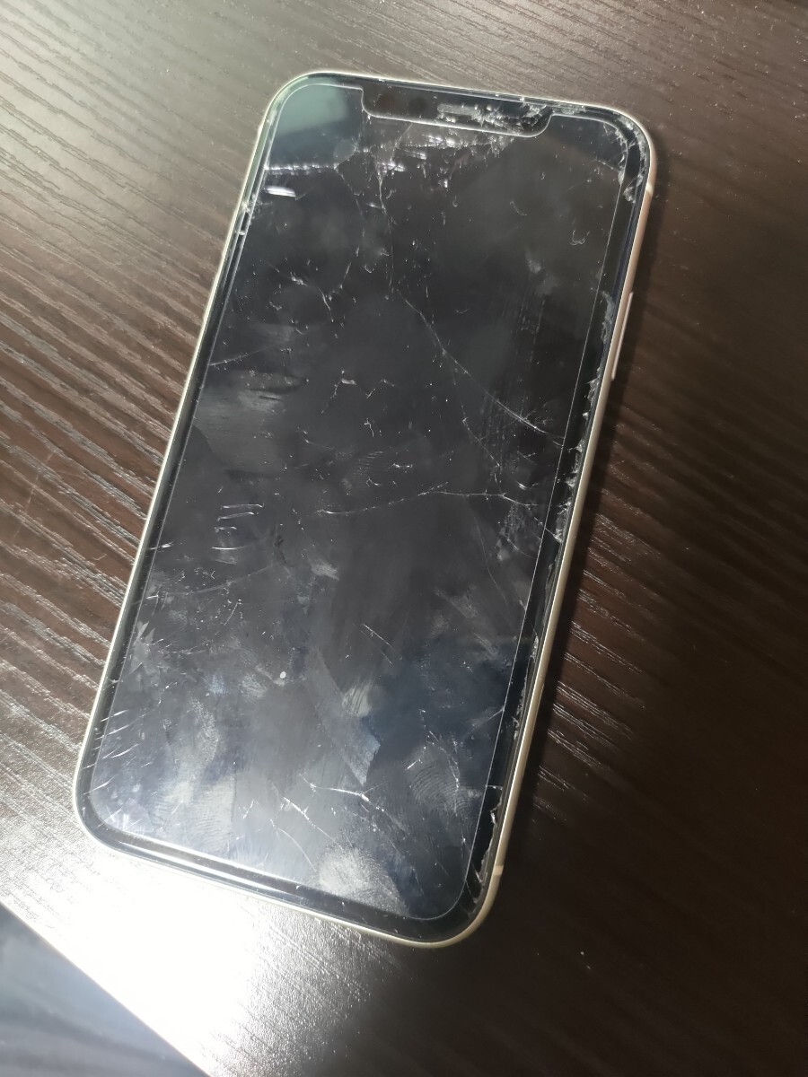 iPhone11 ジャンク　画面割れ　64ギガ　SIMフリー　_2