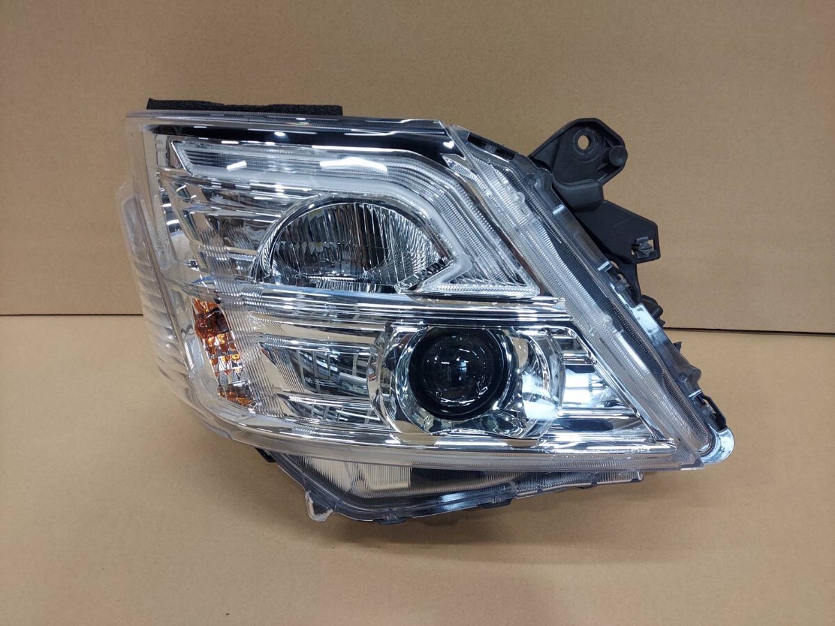 1円スタート 純正 E26 NV350 キャラバン 後期 LED ヘッドライト 右