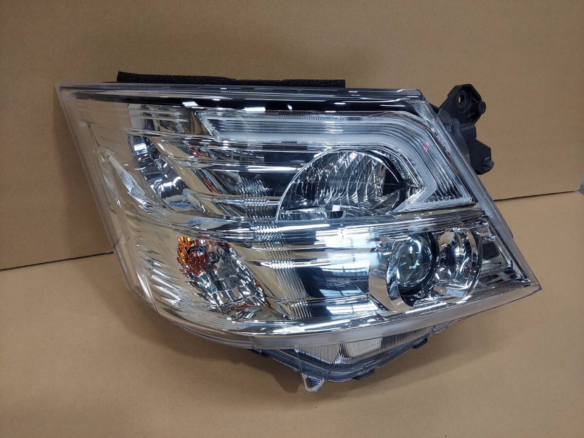 1円スタート 純正 E26 NV350 キャラバン 後期 LED ヘッドライト 右