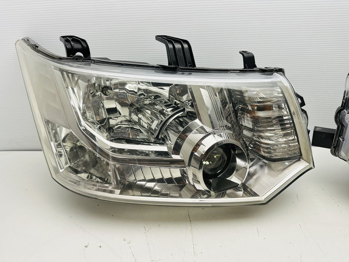 三菱 デリカD:5 / D5 CV5W CV1W CV2W CV4W 純正 HID ヘッドライト 左右