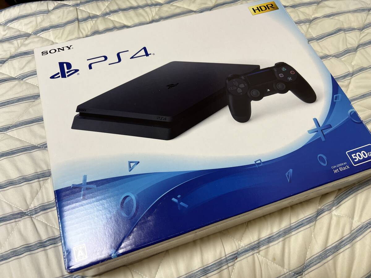 【送料無料】PlayStation4 ジェット・ブラック500GB CUH-2200AB01_1