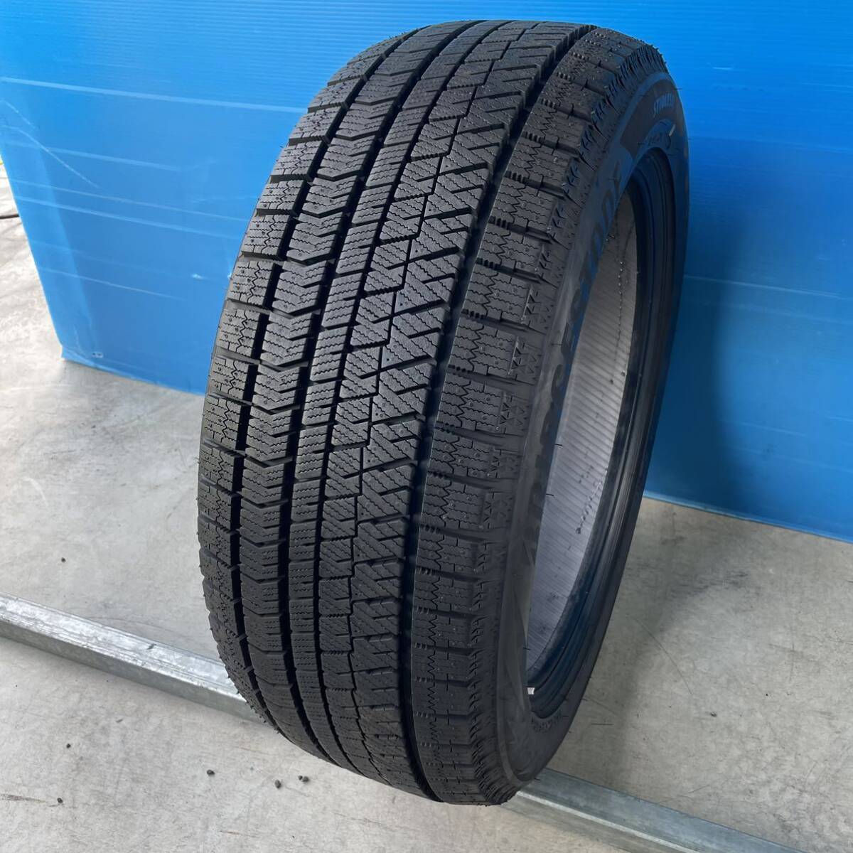 225/50R18 ブリヂストン BLI ZZAK VRX2 スタットレスタイヤ 225/50/18 1本 2022年製造 VRX2 BLIZZAK BRIDGESTONE 2025年製 ブリヂストン(BRIDGESTONE) vrx2の通販