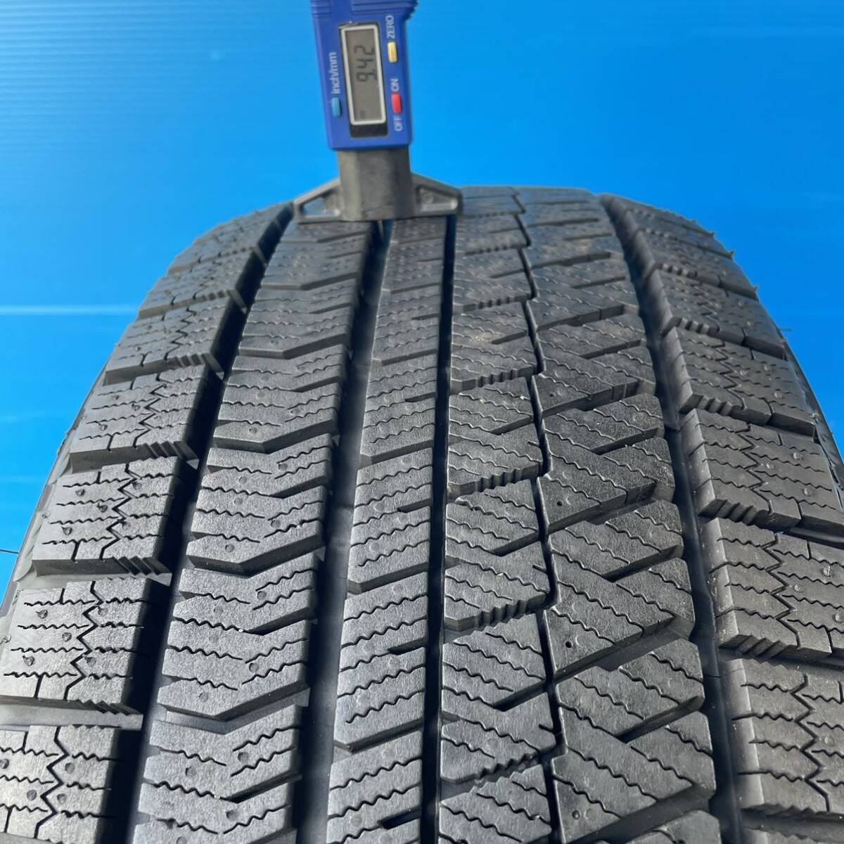 225/50R18 ブリヂストン BLI ZZAK VRX2 スタットレスタイヤ 225/50/18 1本 2022年製造 VRX2 BLIZZAK BRIDGESTONE 2025年製 ブリヂストン(BRIDGESTONE) vrx2の通販