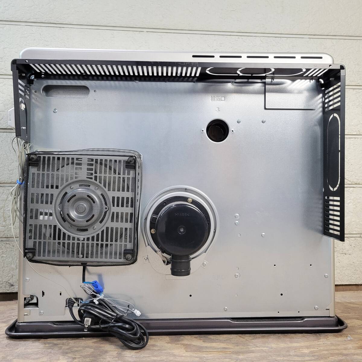 札幌★⑤未使用品◆サンポット◆ゼータスイング◆FF式輻射ストーブ石油ストーブ◆FFR-703SX D/SB◆木18畳/コンクリ29畳 札幌発/引取可 サンポット FF式ストーブ ゼータスイング 木～18畳