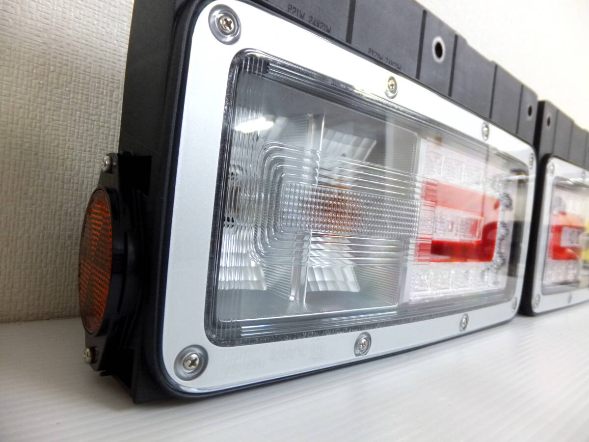 C1255 新車外し 日野 純正 LED テールランプ 220-15281 左右セット