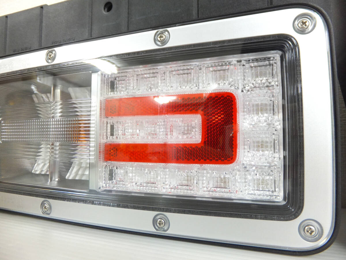 C1255 新車外し 日野 純正 LED テールランプ 220-15281 左右セット