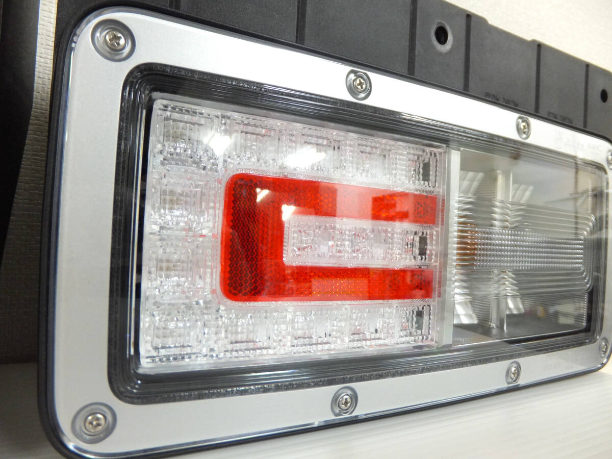 C1255 新車外し 日野 純正 LED テールランプ 220-15281 左右セット