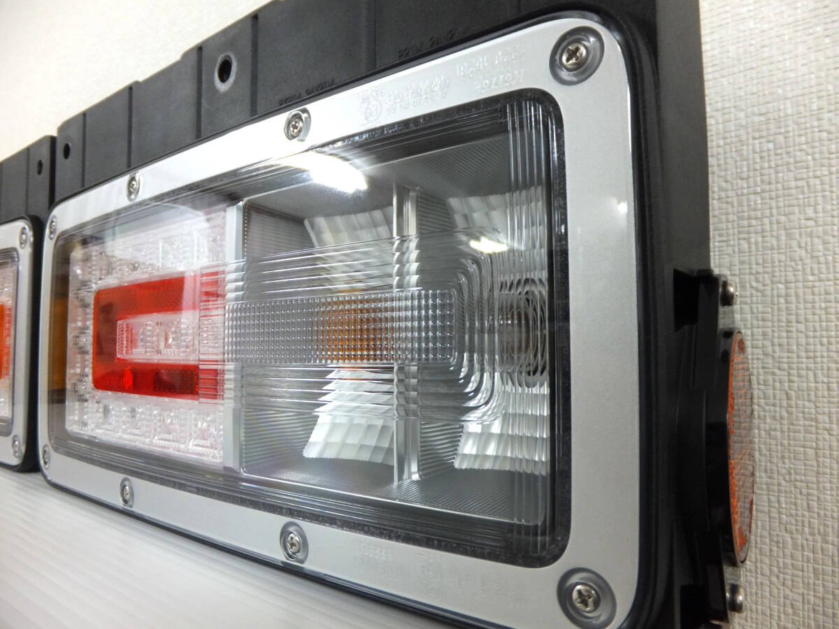 C1255 新車外し 日野 純正 LED テールランプ 220-15281 左右セット