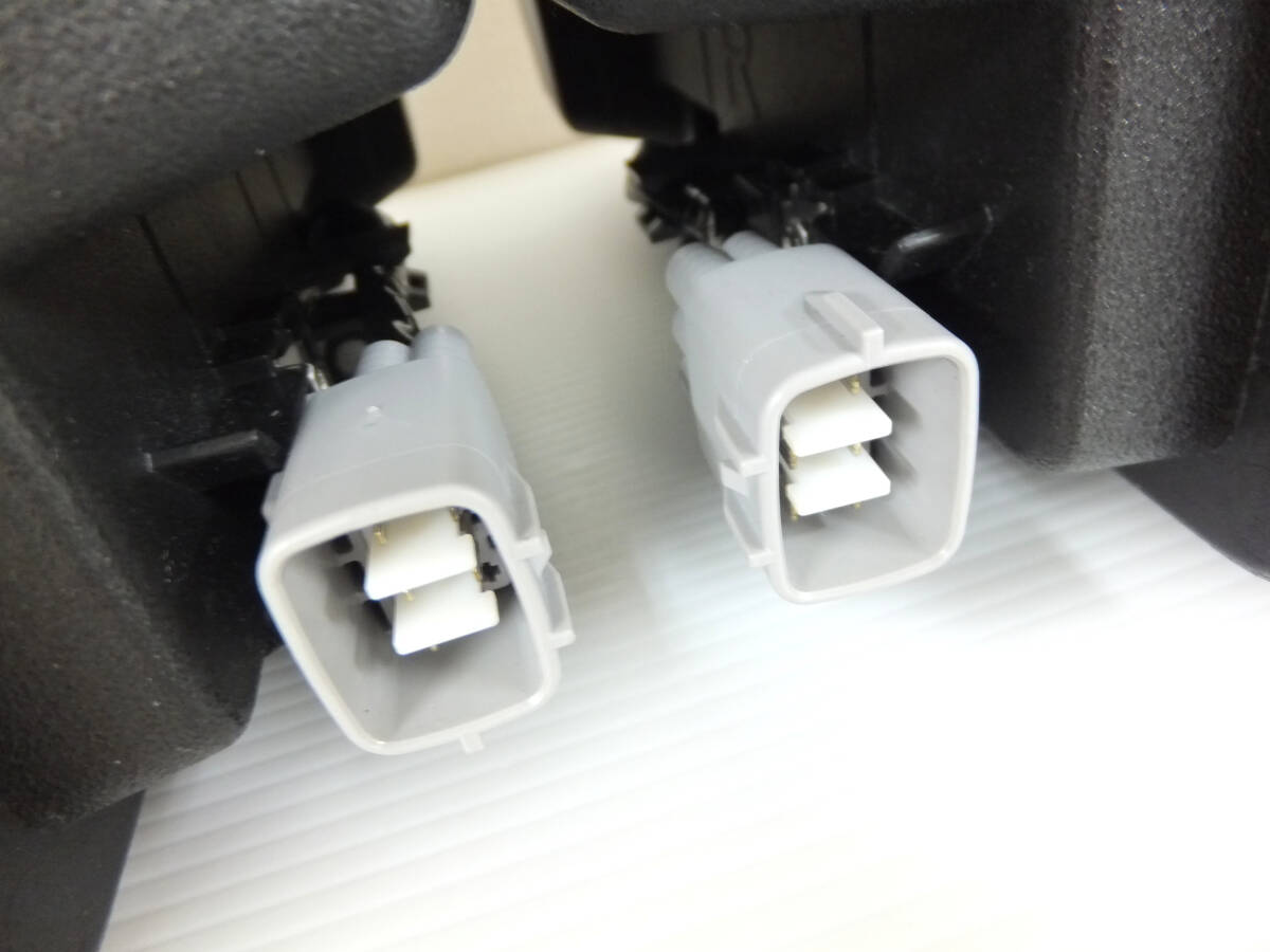 C1255 新車外し 日野 純正 LED テールランプ 220-15281 左右セット