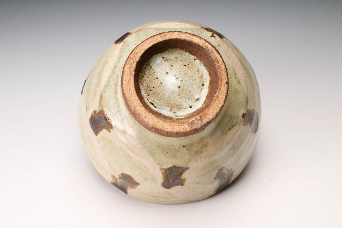 佳香】浜田晋作 白釉抜絵紋打茶碗 共箱 茶道具 本物保証(益子)｜売買