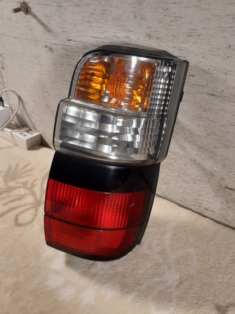 100系 ハイエース 最終型 トヨタ純正 テールランプ 右 KOITO 26-94 220