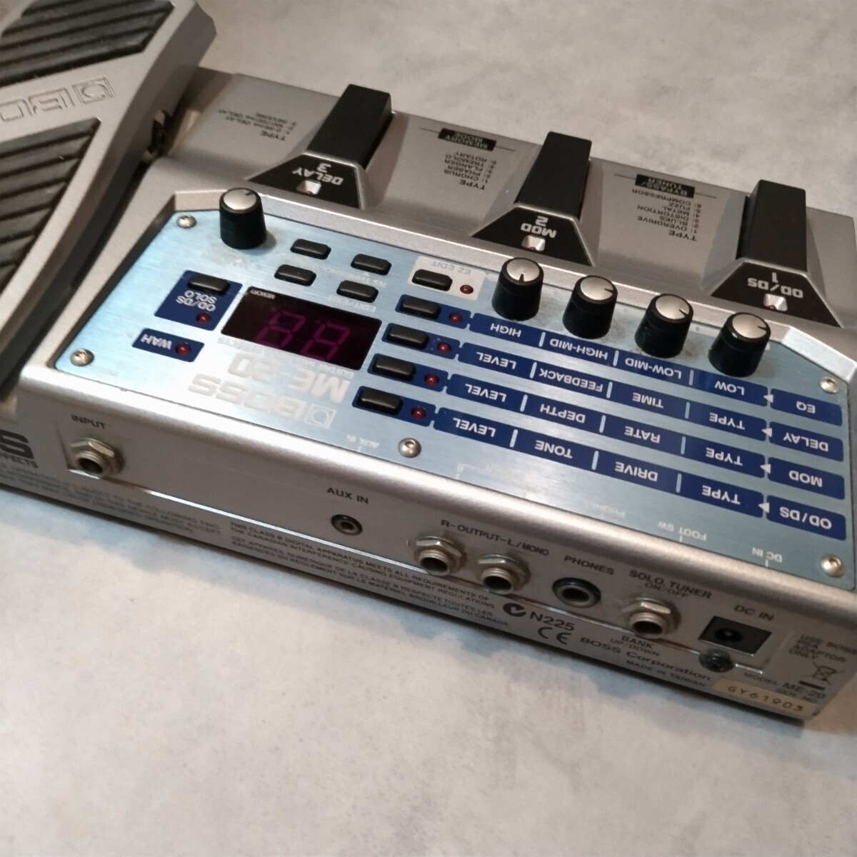 BOSS ME-20 マルチエフェクター ＋ FS-5U ＋ ACアダプター BOSS ME-20 Multiple 楽器、器材 ベース用マルチエフェクタBOSS me-20」の落札相場・落札価格