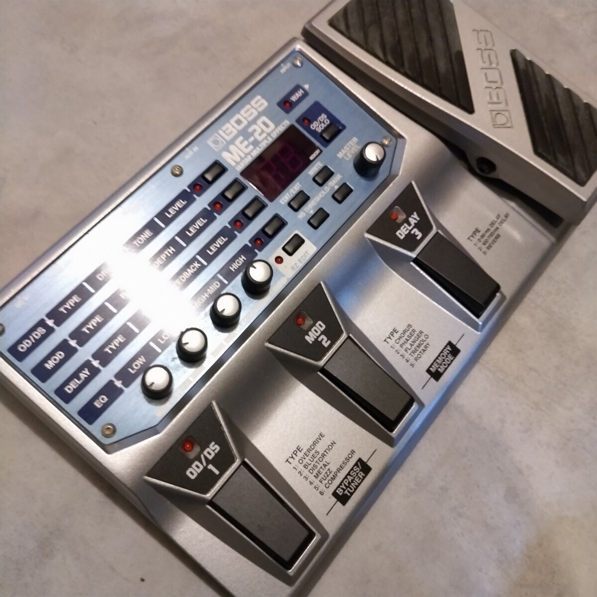 BOSS ME-20 マルチエフェクター ＋ FS-5U ＋ ACアダプター BOSS ME-20 Multiple 楽器、器材 ベース用マルチエフェクタBOSS me-20」の落札相場・落札価格