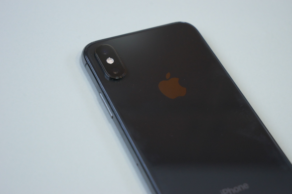 iPhone Xs 256GB SIMフリー スペースグレイ iOS18.1.1 中古動作品