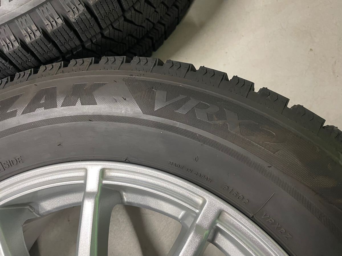 23年製 ブリヂストン スタッドレス ブリザック VRX2 5H114.3 215/60R16 残溝8分前後_8