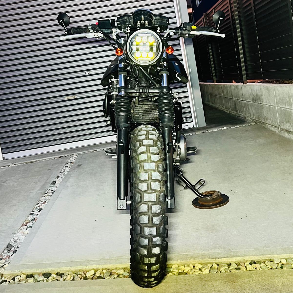スズキ GSR250 スクランブラー カスタム 15.000KM 自賠責 R8年09月