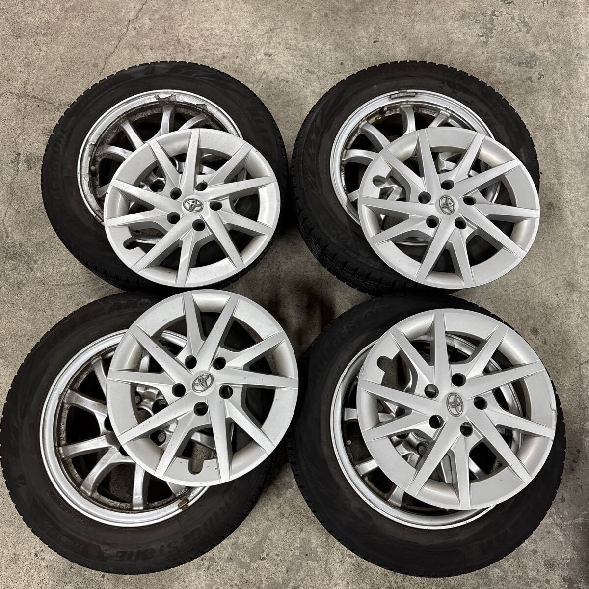 トヨタ プリウスα純正 センターキャップ付き アルミホイール トヨタ プリウスα純正 センターキャップ付き アルミホイール