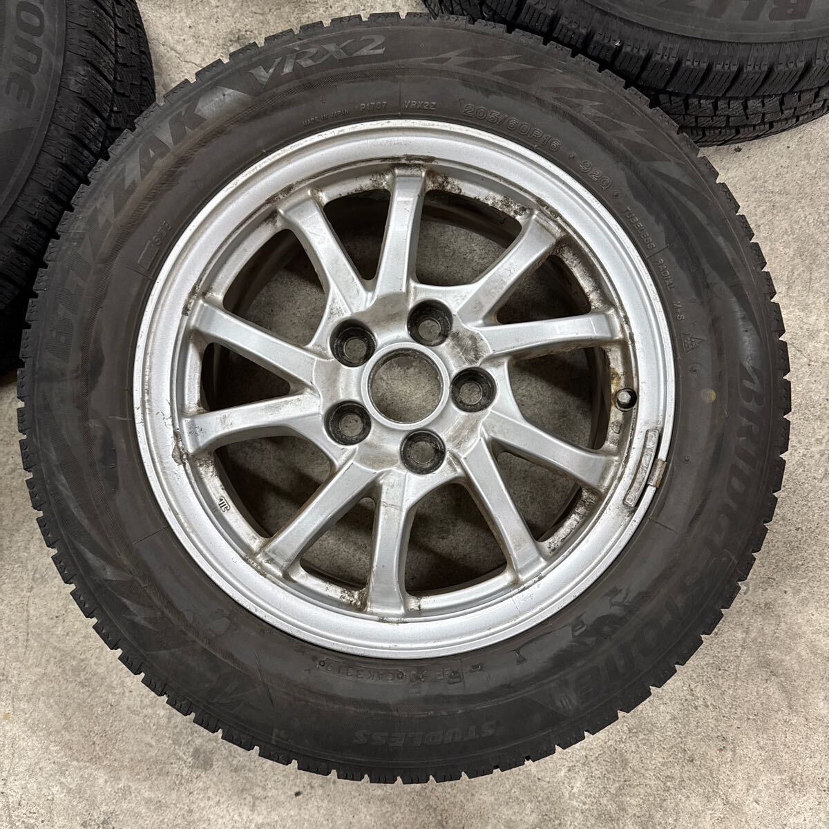 トヨタ プリウスα純正 センターキャップ付き アルミホイール