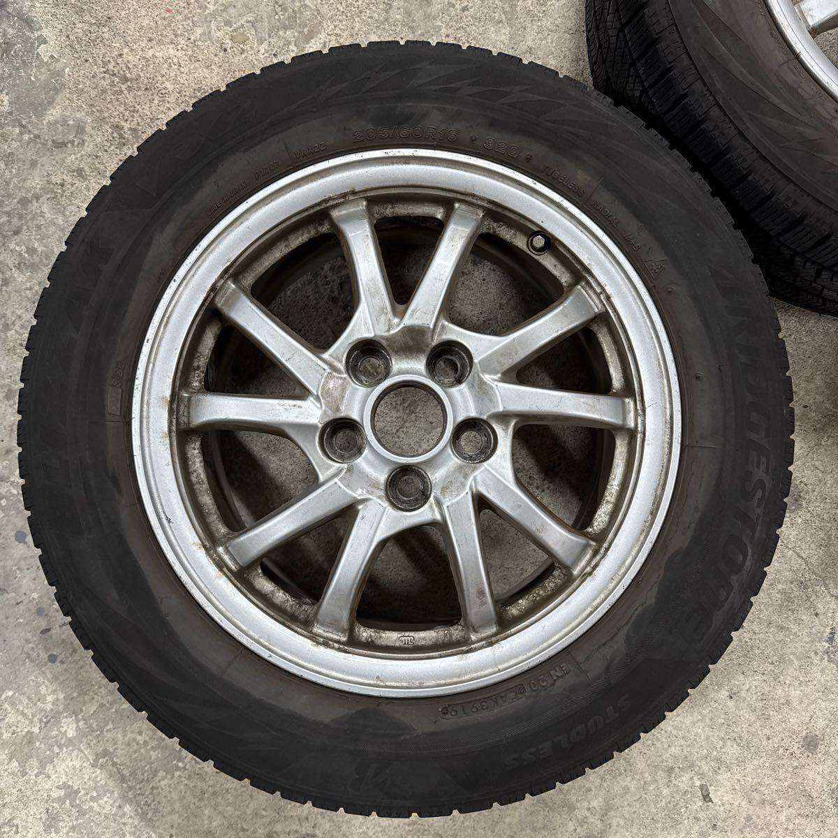 トヨタ プリウスα純正 センターキャップ付き アルミホイール