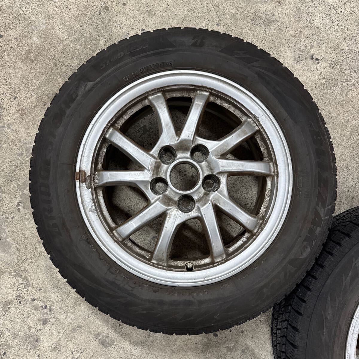 トヨタ プリウスα純正 センターキャップ付き アルミホイール