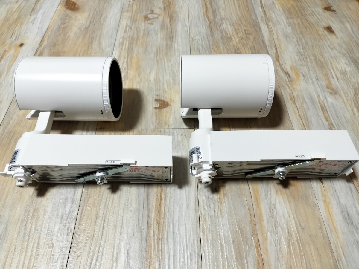 【新品未使用】Panasonic　配線ダクト取付型　LED（温白色）　スポットライト　配光調整機能付　HID35形1灯器具相当_2