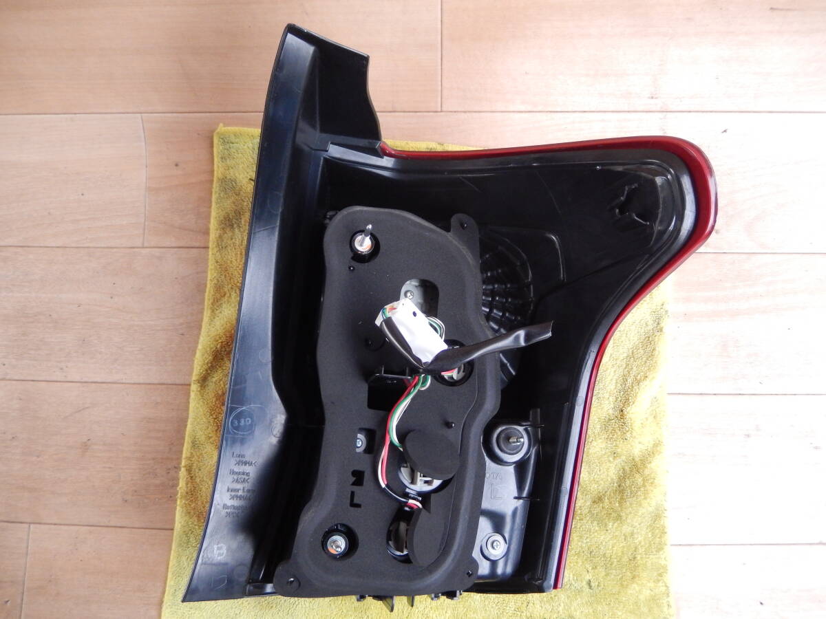 カローラフィールダー テールライト 左 NKE165G 2014年 RPI4B2331TY