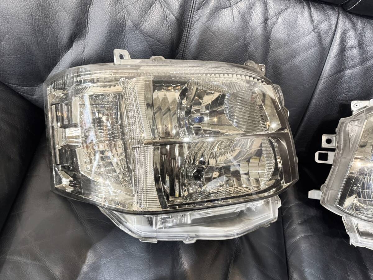 200系 ハイエース 3型 純正タイプ HIDヘッドライト 左右セット