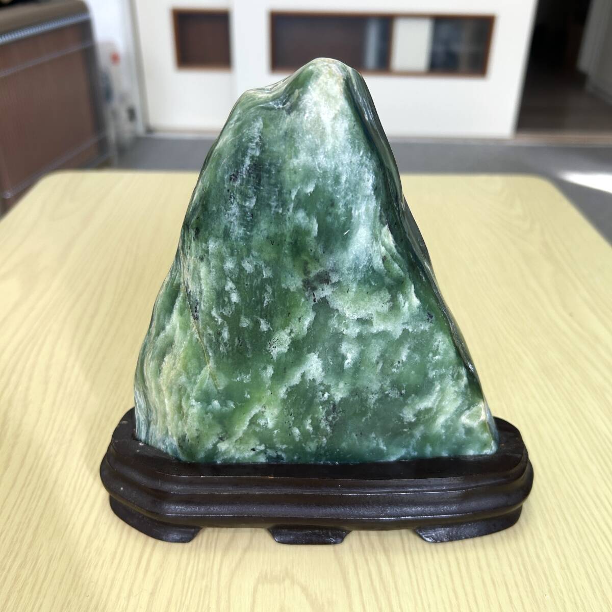 糸魚川156 翡翠 77g ヒスイ 原石 鑑賞石 自然石 誕生石 鉱物 鉱石