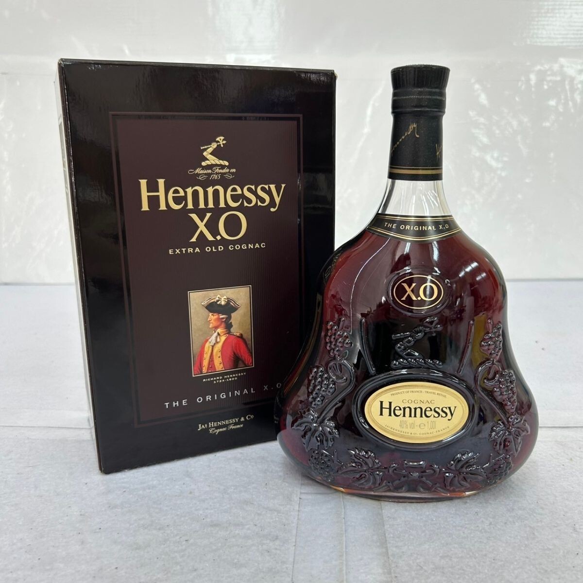 R434-O56-542 Hennessy XO ヘネシー X.O クリアボトル 黒キャップ