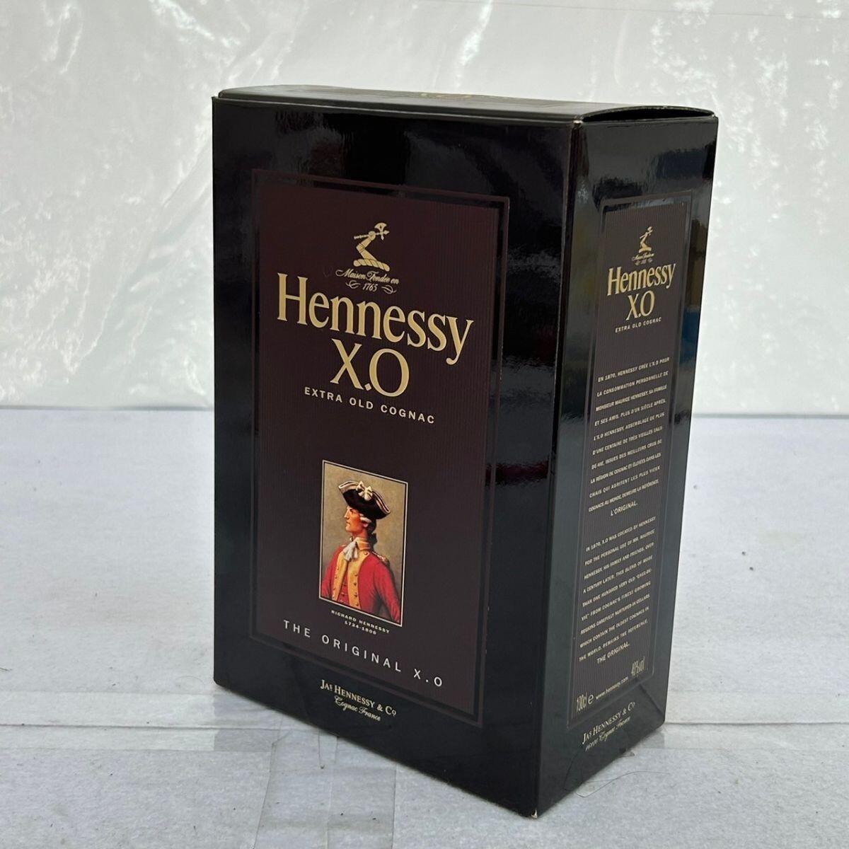 R434-O56-542 Hennessy XO ヘネシー X.O クリアボトル 黒キャップ