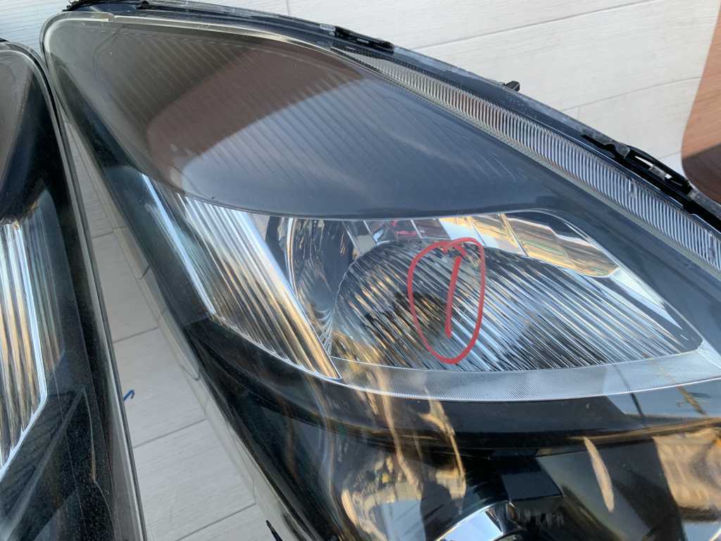 アイシス ヘッドライト HID 左右セット KOITO 44-72 打刻W トヨタ