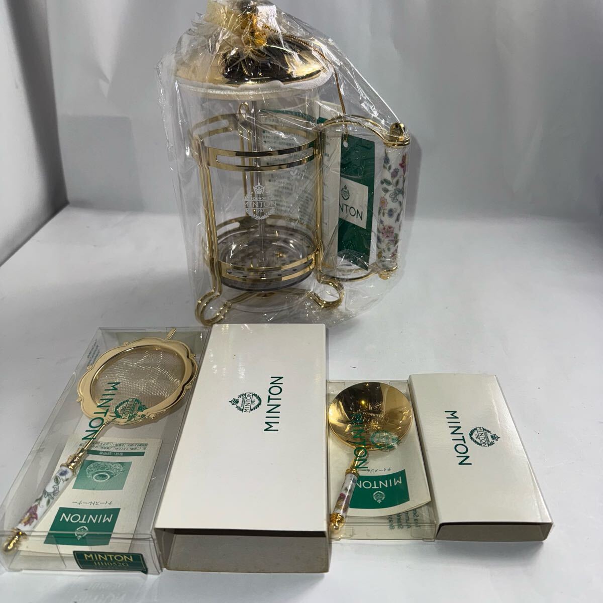 セール，お買い得 MINTON ミントン ティーサーバー 品 C4(ミントン)｜売買されたオークション情報、yahooの商品情報をアーカイブ公開 - オークファン ミントン