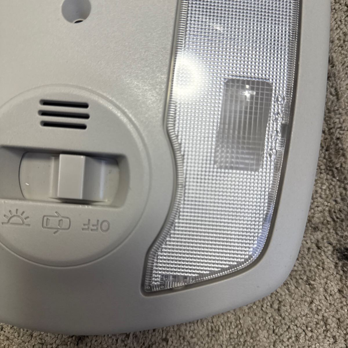 318 トヨタ ZVW 30 プリウス フロント ルームランプ 小物入れ 青-152_5