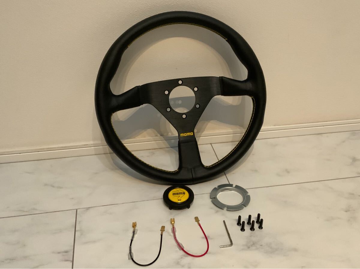 MOMO モモ　ステアリング ハンドル レザー　イタリア製　使用数回のみ　美品　350パイ スポーツステアリング レザーレーシング 35ΦCLASSIC_1