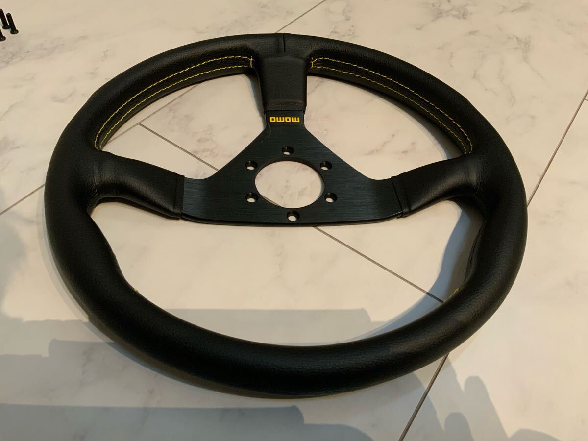 MOMO モモ　ステアリング ハンドル レザー　イタリア製　使用数回のみ　美品　350パイ スポーツステアリング レザーレーシング 35ΦCLASSIC_10