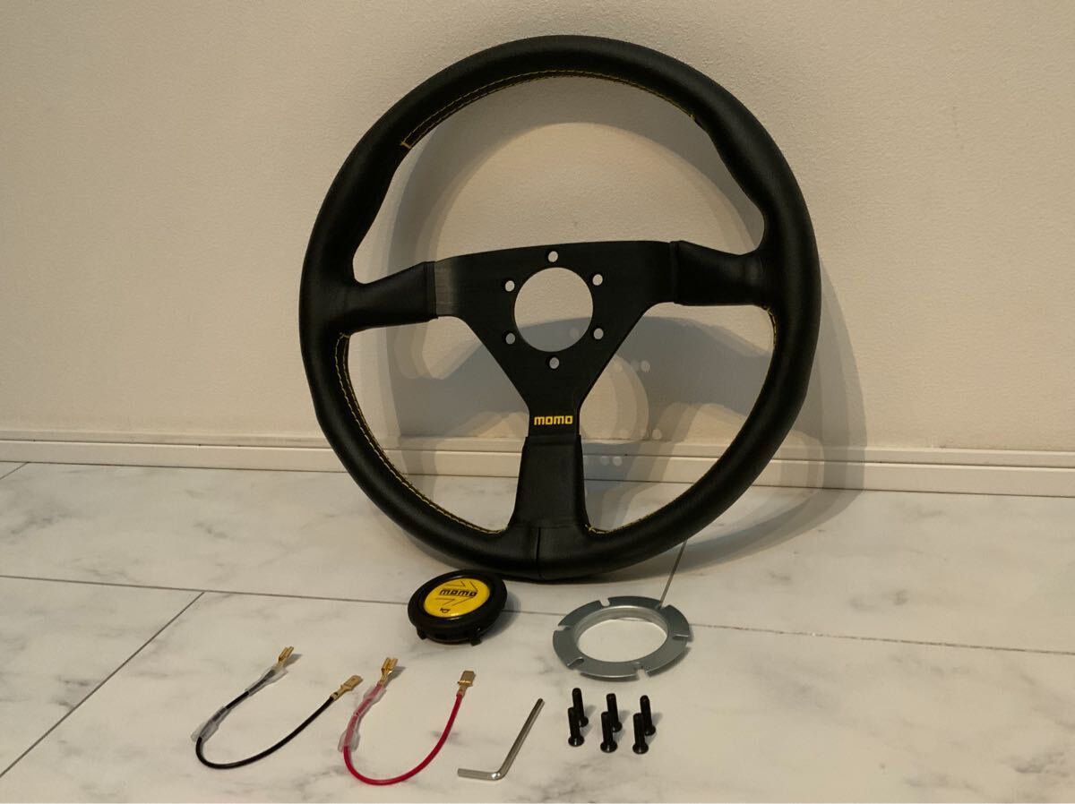 MOMO モモ　ステアリング ハンドル レザー　イタリア製　使用数回のみ　美品　350パイ スポーツステアリング レザーレーシング 35ΦCLASSIC_2