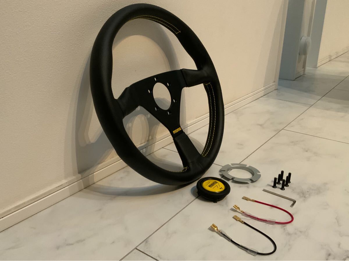MOMO モモ　ステアリング ハンドル レザー　イタリア製　使用数回のみ　美品　350パイ スポーツステアリング レザーレーシング 35ΦCLASSIC_3