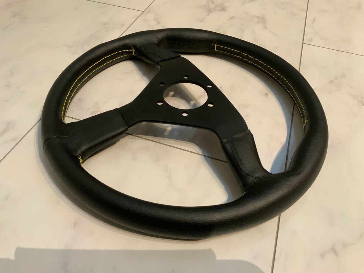 MOMO モモ　ステアリング ハンドル レザー　イタリア製　使用数回のみ　美品　350パイ スポーツステアリング レザーレーシング 35ΦCLASSIC_7