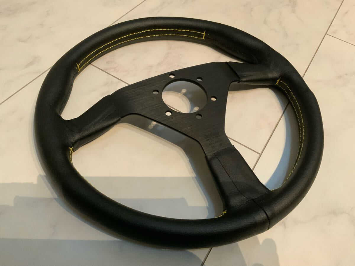 MOMO モモ　ステアリング ハンドル レザー　イタリア製　使用数回のみ　美品　350パイ スポーツステアリング レザーレーシング 35ΦCLASSIC_9