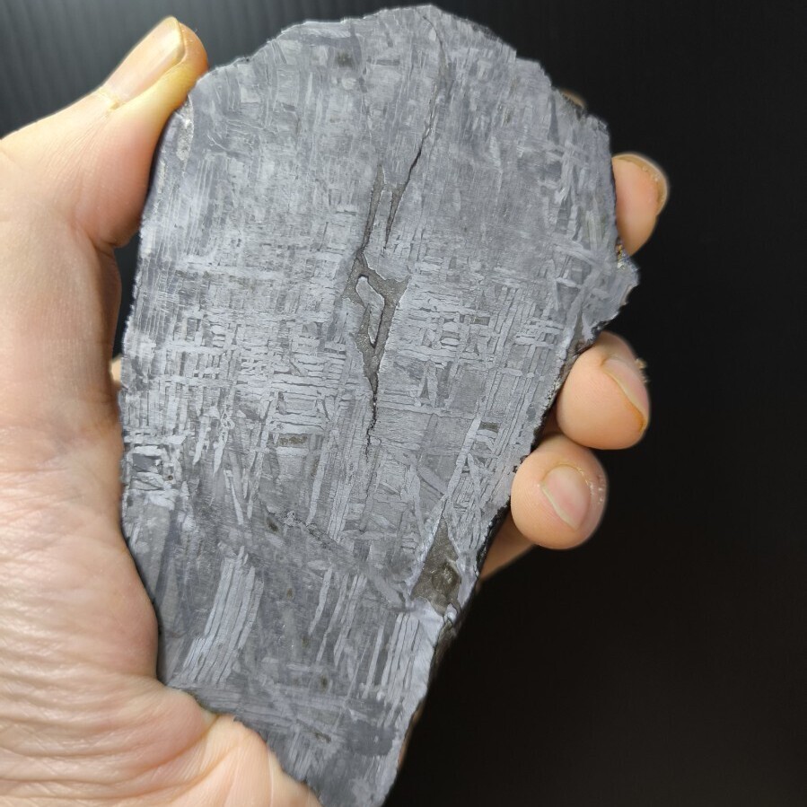 極上 アルタイ鉄隕石 700g 隕石　パワーストーン　宝石 天然石 アルタイ隕石】極薄でもギラギラ！なアルタイ隕石 【パワーストーン