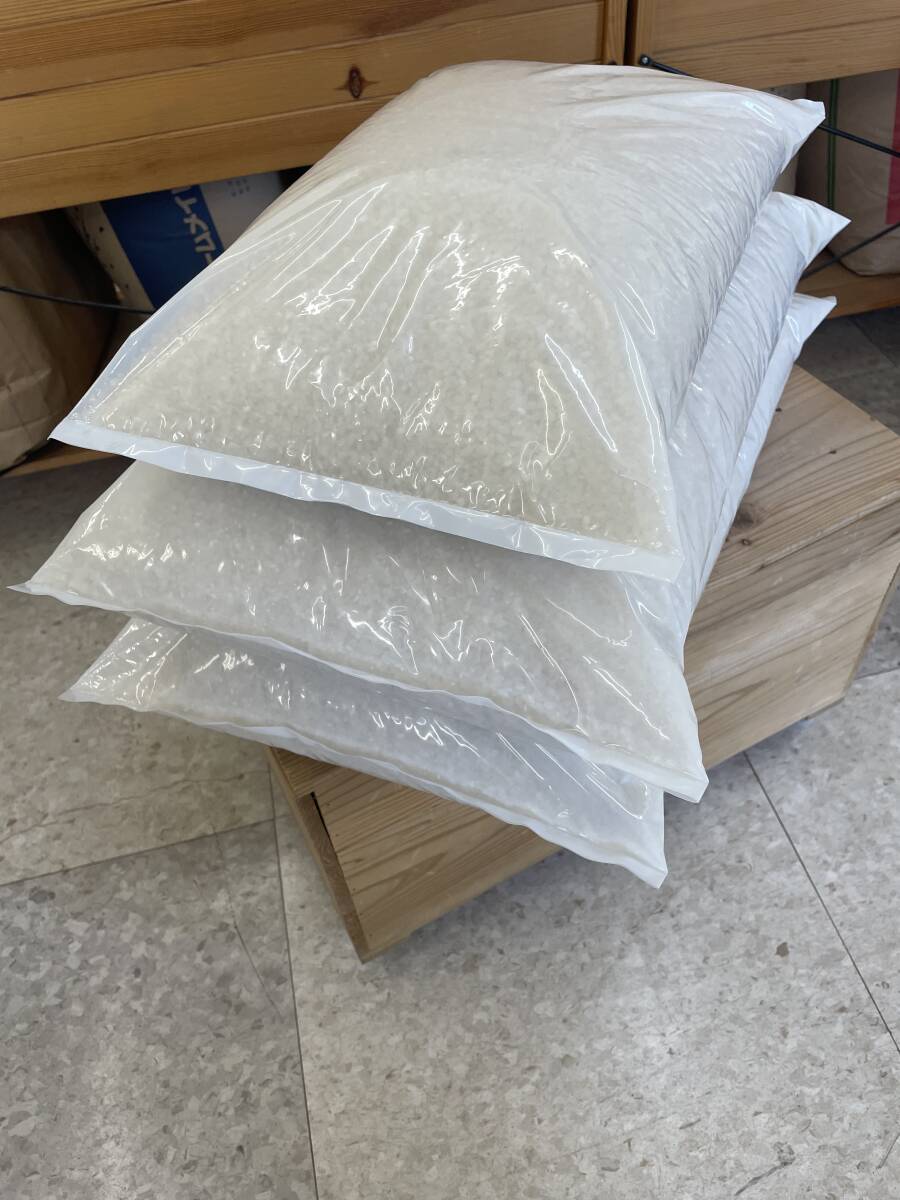 25kg令和６年福井県産こしひかり検査米１等 白米25キロ☆送料無料（北海道沖縄除く）10.05ｋｇ×２袋と5.05ｋｇで計量　コシヒカリ_1