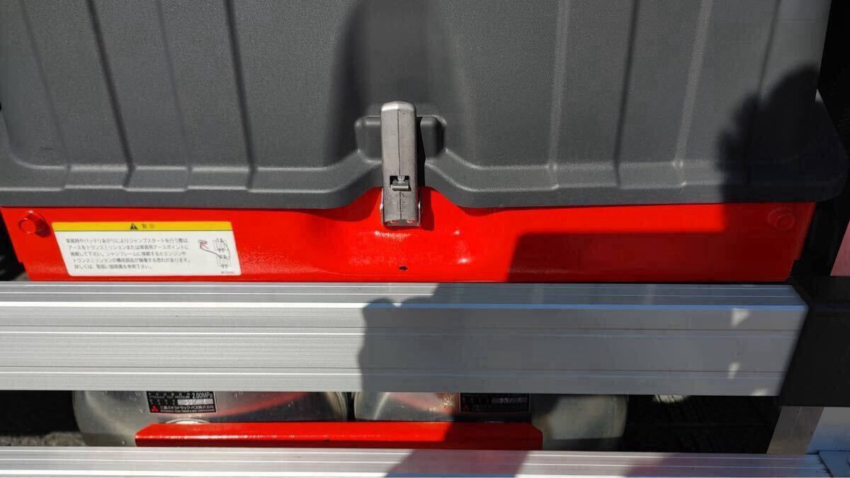 三菱ふそう　　17スーパーグレート用　バッテリーケース飾り　#600 _2