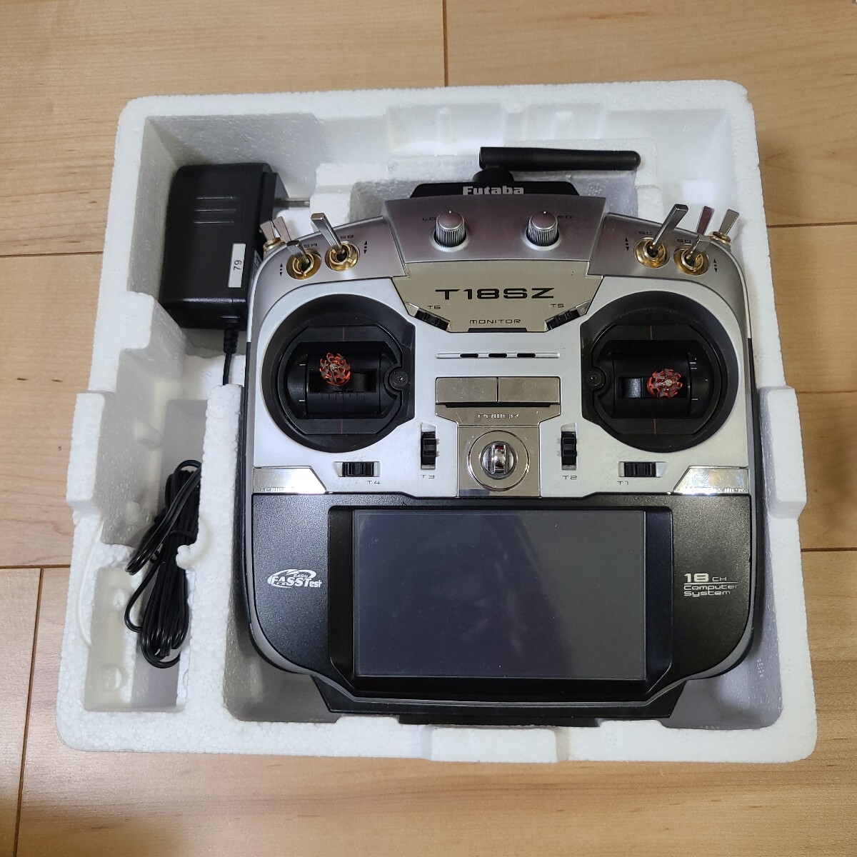 Futaba フタバ ヘリ用 プロポ T18SZ_2